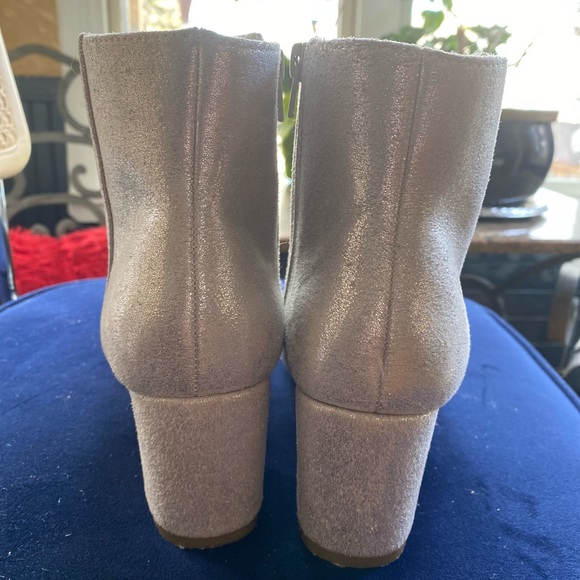 “A new day” silver ankle boots. (8) - Picture 5 of 7